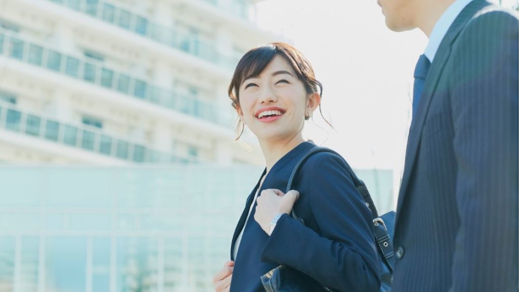 褒められた時の返し方、ユーモアで返す！スマートで面白い例文10選